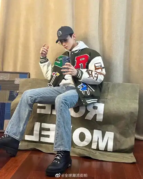 白敬亭假期穿搭合集 小白是真的有在认真做一个穿搭博主……__财经