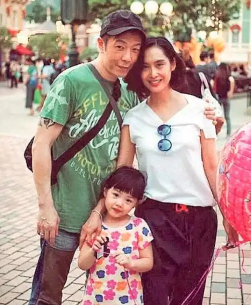 读完二人的故事,或许你会感慨,这是朱茵与黄贯中的"运气".