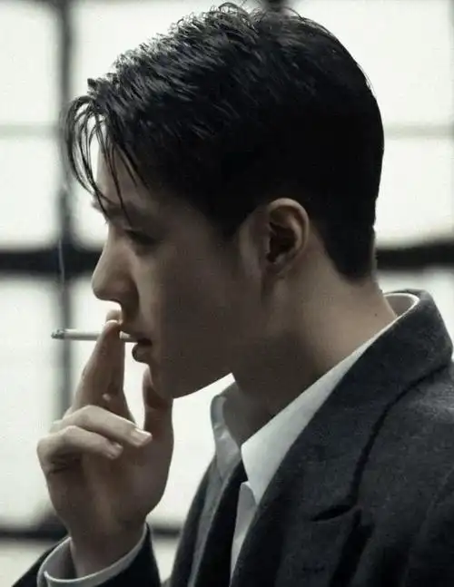金鸡奖最佳男配大热人选,几场抽烟戏对比|王一博吐烟圈,扭脖子,眼神变