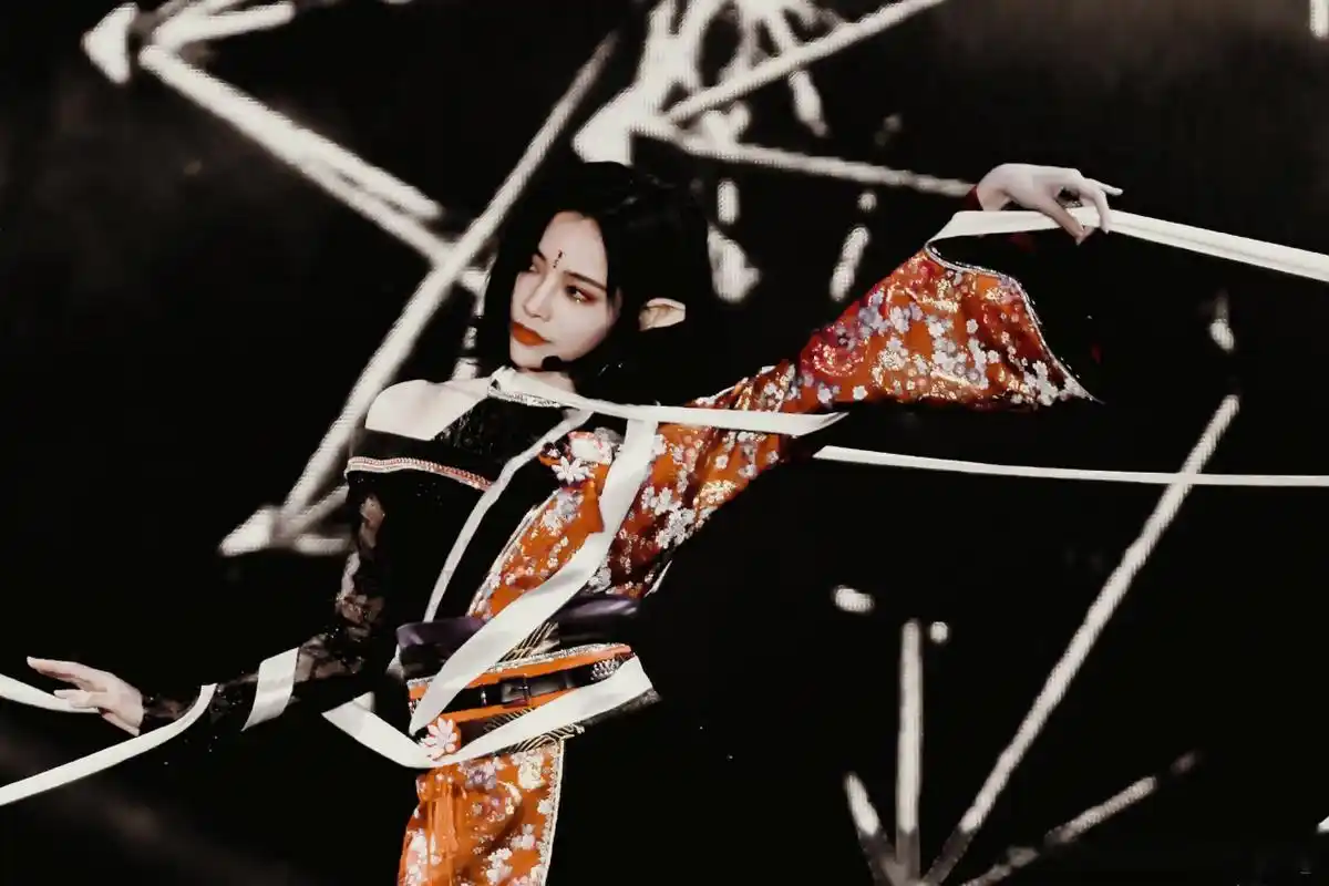 台上霸气,镜头感满满,台下阳光温暖……期待许佳琪!冲鸭!