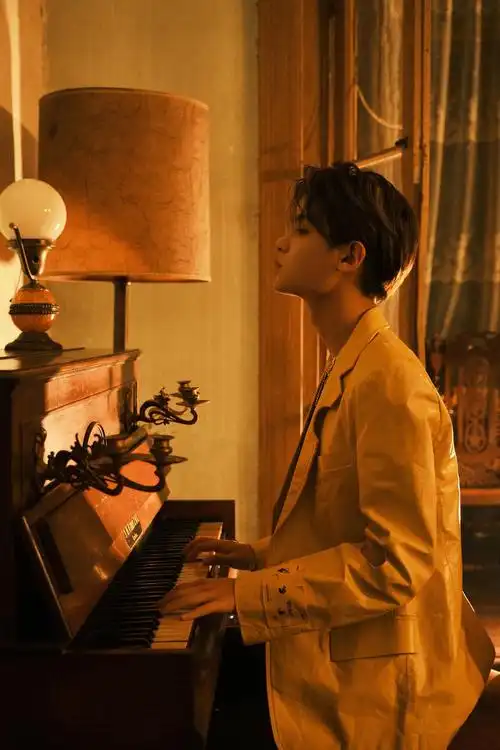 黄明昊剧情版十二宫格自导氛围感灵异短片