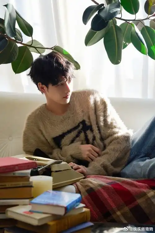 黄俊捷自己应援自己##黄俊捷手动微笑