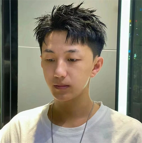 今年最流行的男生烫发 钢夹烫帅到没边了_男生烫发 - 美发站