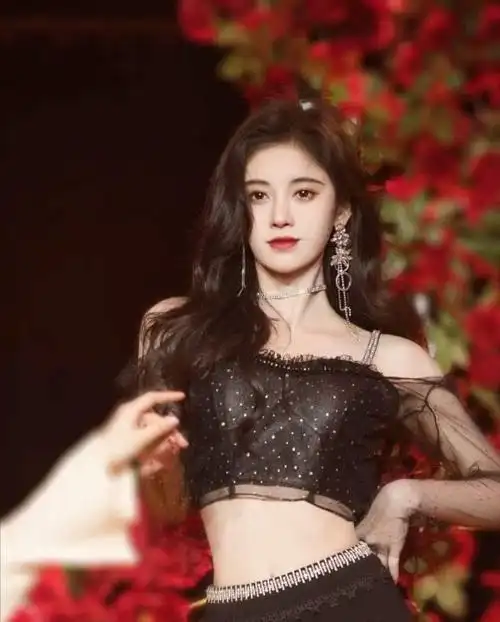 当1米59鞠婧祎穿上露脐装跳舞时我终于信她76斤了这腰绝了