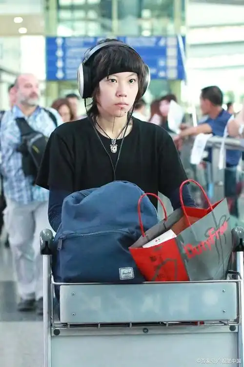 窦靖童蓄长发!与王传君携手演情侣,娱乐圈再掀热议!