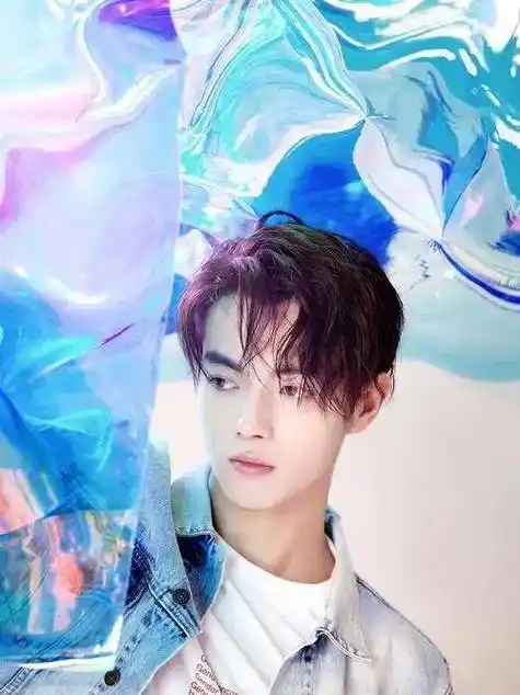 许凯从模特到影视巨星他用演技与颜值征服观众的心