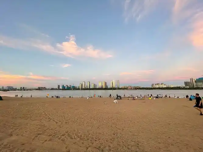 临沂阳光沙滩夜景也美丽