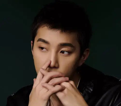 毛寸头与高颜值是绝配90后男生梳毛寸头秒变酷帅型男不用打理