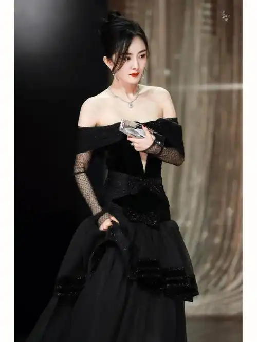 谢霆锋回应与杨幂关系,表示只是好朋友