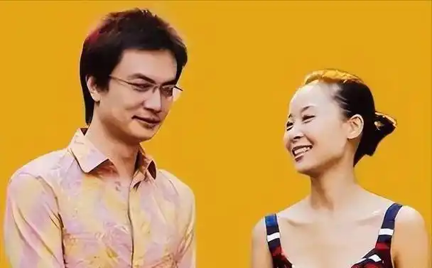 爷爷是开国上将,爸爸是副参谋长,家世显赫的她52岁却仍不婚不育