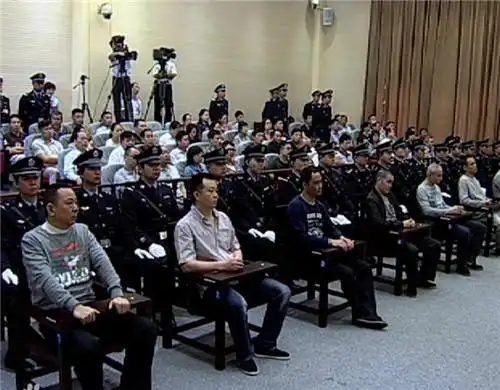 四川黑老大刘汉伏法记一顿饭吃80多万去赌场一天输光2亿