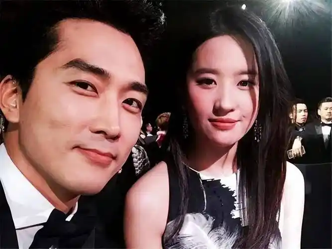 有一种"差距"叫刘亦菲和宋承宪,分手5年后,两人现状天差地别_发展_女