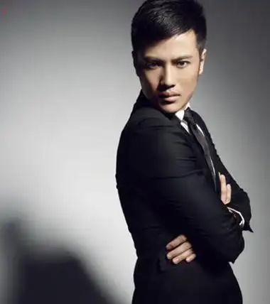 符合男人方脸的发型 男人方脸新潮发型图片