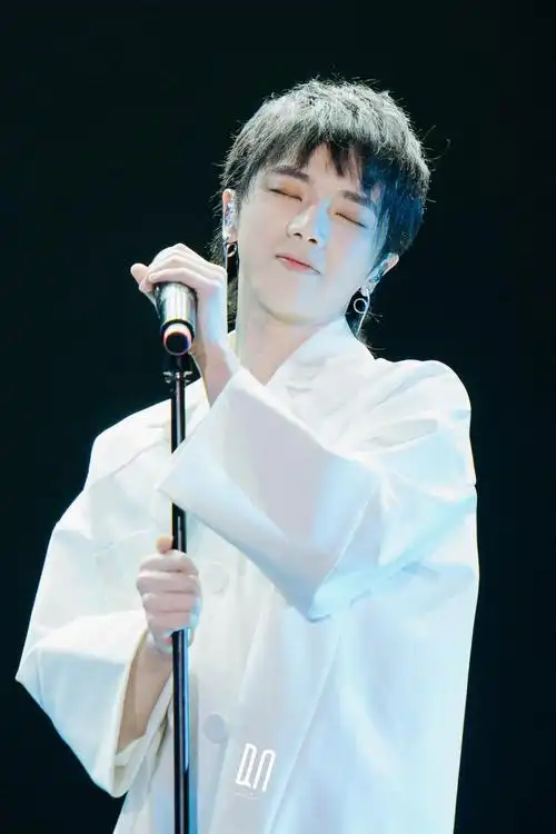 华晨宇高清壁纸