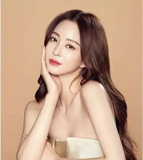 身为韩剧女神的她带来童年回忆杀闪光灯下的韩艺瑟业务能力更令人佩服