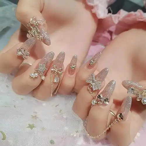 奢华美甲贵妇美甲高级钻饰爆闪美甲