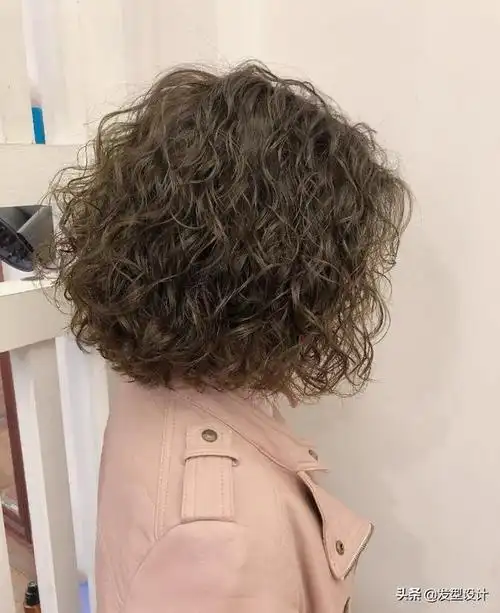 短发发型图片烫发(短发发型图片烫发女)-天晟网