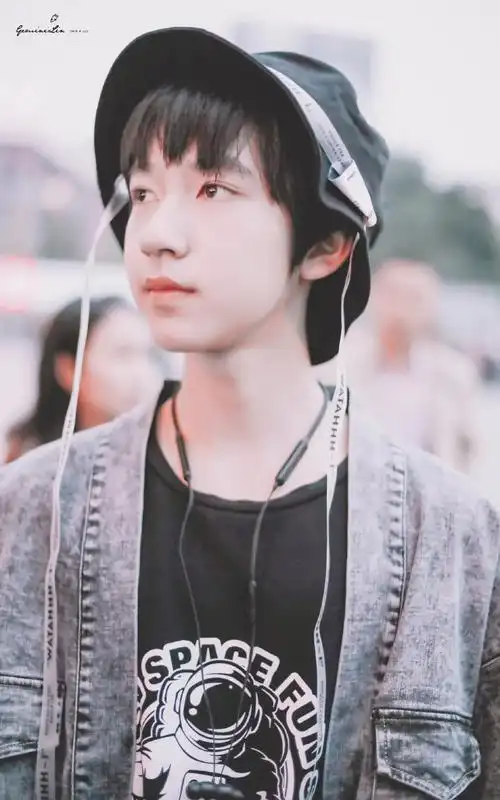 少年凉生贺峻霖