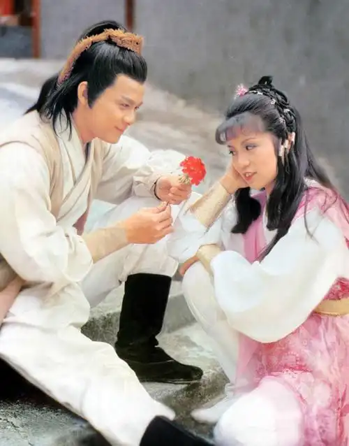 提起翁美玲这个名字,第一时间总是会想到《射雕英雄传》中那个古灵精