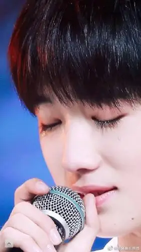 宋亚轩不要哭,眼泪是珍珠啊宝宝要永远开. 来自轩轩崽儿乖乖 - 微博