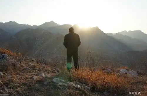 短文故事我的父亲一个50多岁的中年男人