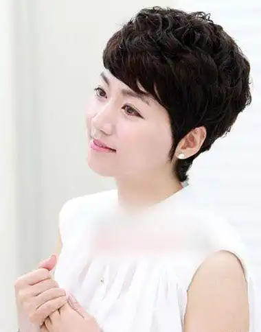 中老年女士短发烫发发型图片中老年短烫发发型图片4