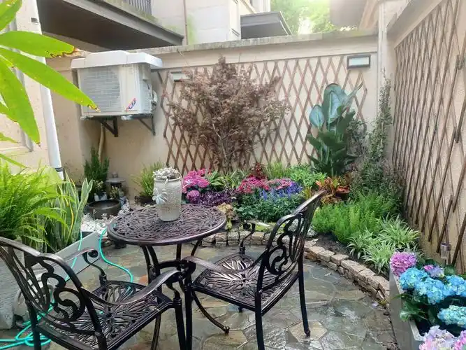 60完全自己打造的入户小花园