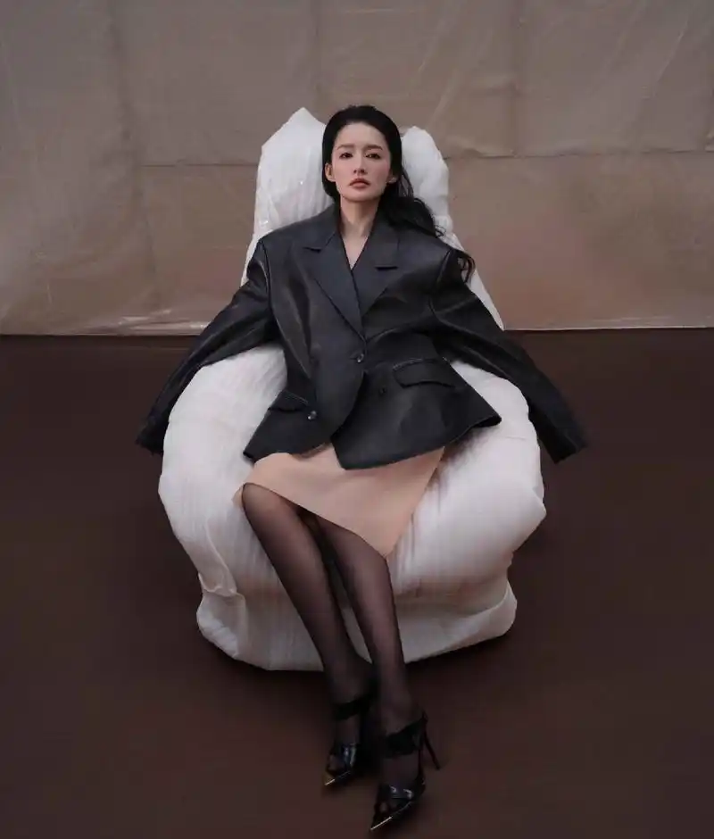 李沁美腿大赏,白皙纤细大长腿诱人至极,太性感了!