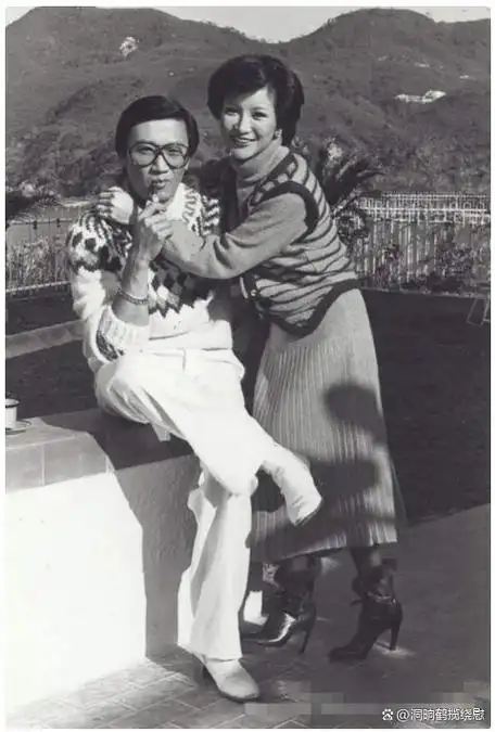 当时,谢贤年届43,比狄波拉年轻15岁.