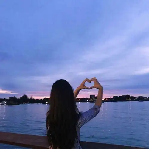 拽的头像女生图片背影 - 超拽女生头像!