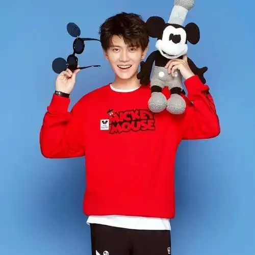 任嘉伦超话1  从热血乒乓小将,到爱岗敬业机场地勤,从积极选秀唱跳