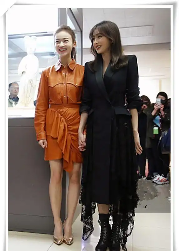 当37岁秦岚同框28岁吴谨言那刻,我果断选秦岚