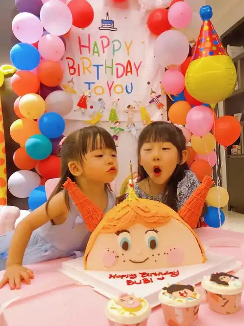 2岁生日家庭派对