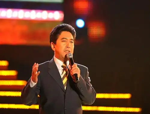 主播人物 故事 > 内容阅读 -> 文章正文 去年,央视主持人水均益推出了