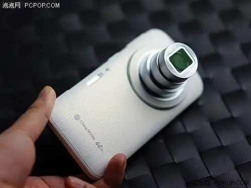 galaxy k zoom的镜头规格没有太多变化,依旧是24mm大广角 10x光学变焦