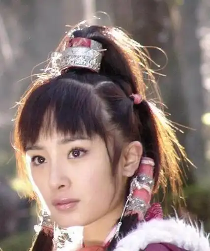 杨幂初中时期无人暗恋,看她初三的毕业照,网友这模样谁敢追