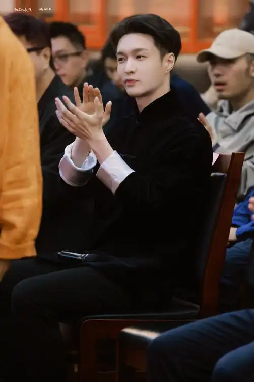 张艺兴丝绒新中式造型##张艺兴出演敦煌主题音乐话剧##张艺兴出演