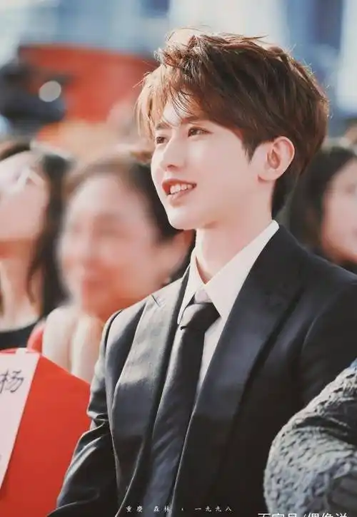 蔡徐坤粉丝私下面基,却因为这个原因而认不出对方_ikun_动力_场面