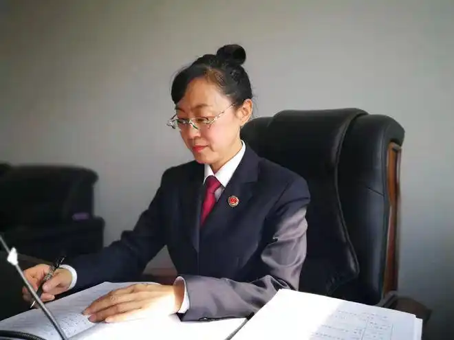 辩才犀利的女检察官,她就是东宁市人民检察院专职检委会委员周丽萍