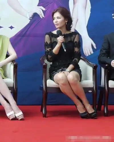 刘涛你还是穿回长裙吧,短裙真的不适合你!