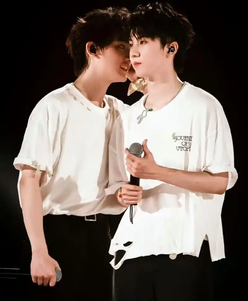 祺鑫文轩翔霖,演唱会上究竟谁结婚了?