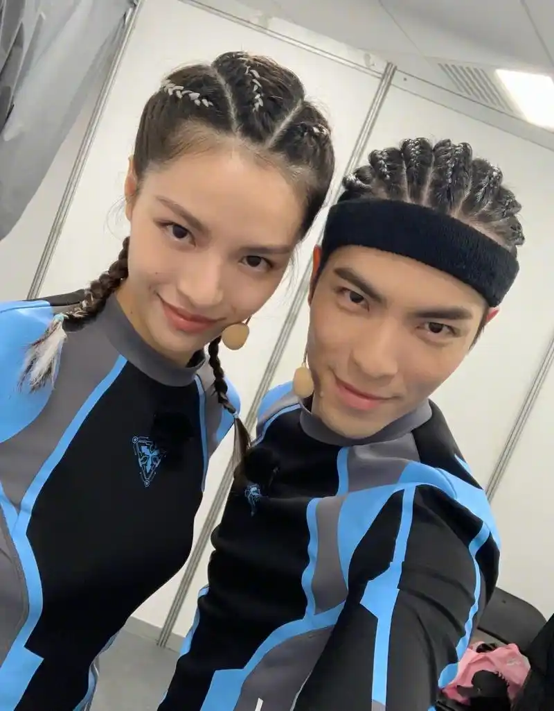 萧敬腾与钟楚曦同框,像孪生兄妹!这组cp可以磕吗?