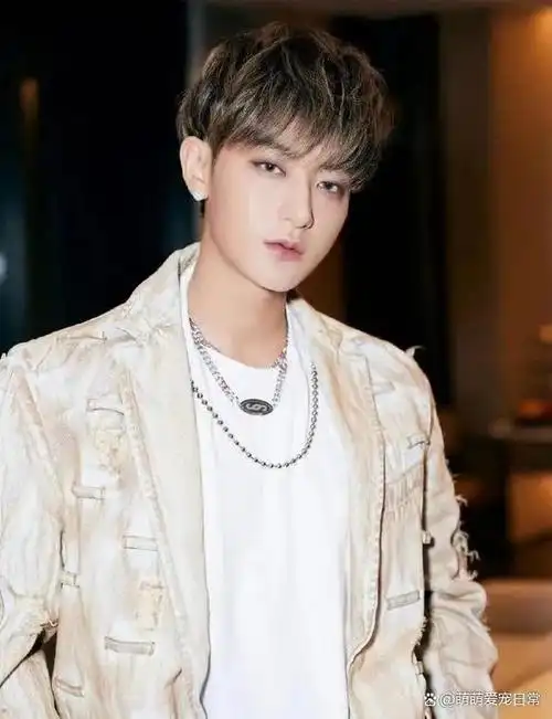 又见黄子韬的蓝发,简直太可爱了!