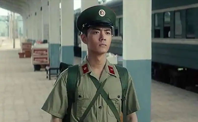 回顾留长发敬礼都不会要演军人小鲜肉们学学这几位演员吧