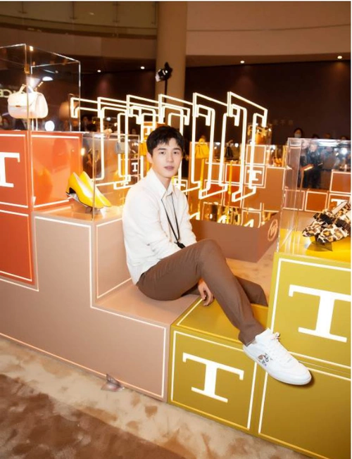 活动现场最惊艳的体验莫过于timeless ar环节,所有到店贵宾微信二维码