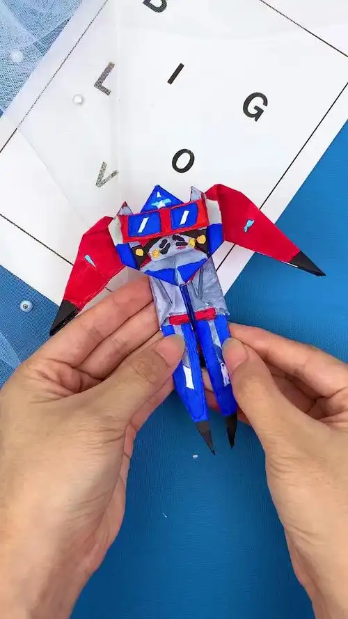 折纸变形金刚的教程来了,真的会变形哦!