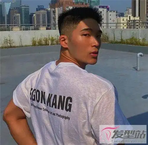 短寸飞机头正流行 酷帅清爽不挑人_发型站_最新流行发型设计发型图片