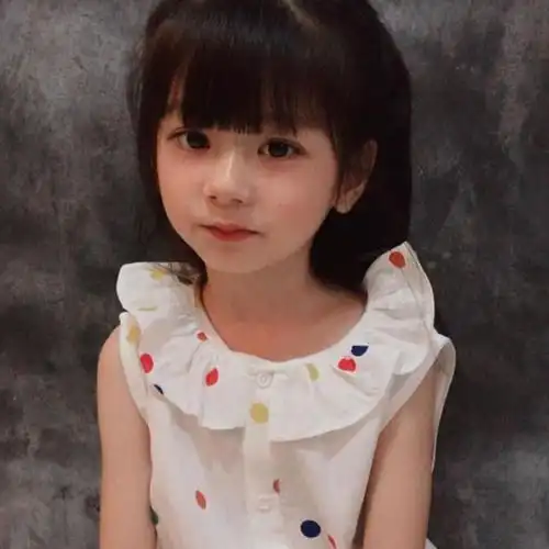 内容简介 漂亮可爱的泰国小女孩微信头像图片:小时候就如此漂亮,不禁