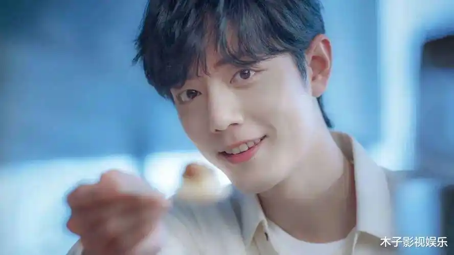 肖战与彭楚粤有着共同的起点,二人曾在青春励志节目《燃烧吧,少年》中