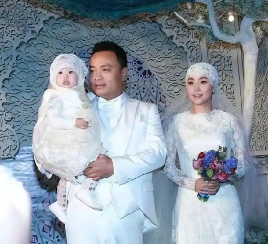 在娱乐圈,知名女演员刘媛媛高调宣布与丈夫央视主持人沙桐离婚,糙在